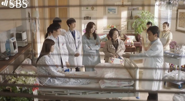 chuyen-tinh-bac-si-tap-3-kim-rae-won-vuot-mat-park-shin-hye-vi…-lo-mot-nhip-giadinhonline.vn 4