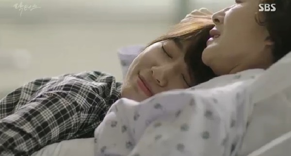 chuyen-tinh-bac-si-tap-3-kim-rae-won-vuot-mat-park-shin-hye-vi…-lo-mot-nhip-giadinhonline.vn 6