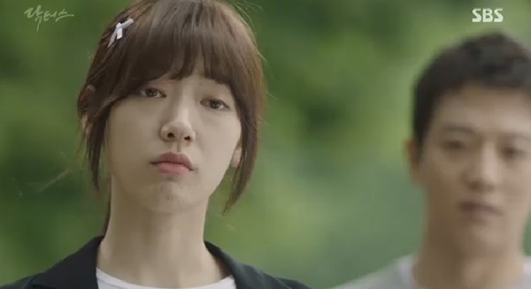 chuyen-tinh-bac-si-tap-3-kim-rae-won-vuot-mat-park-shin-hye-vi…-lo-mot-nhip-giadinhonline.vn 9