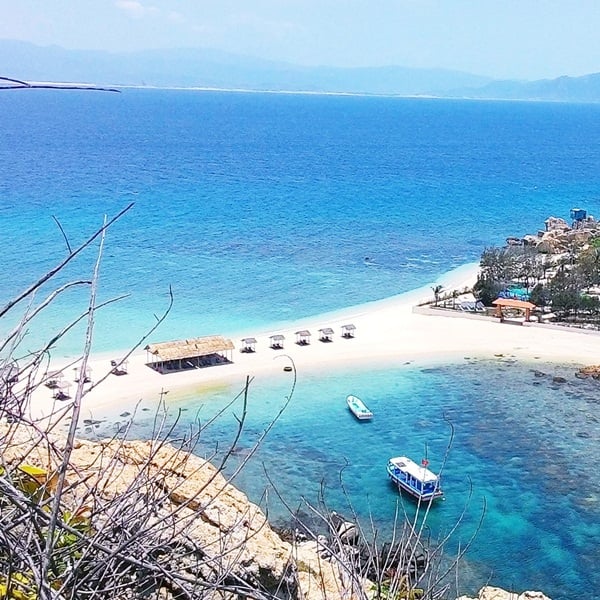 hon-dao-co-bai-tam-doi-dẹp-hang-dau-tai-nha-trang-giadinhonline.vn 3