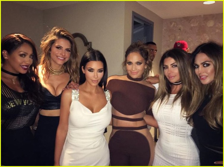 tinh-cu-xuat-hien-vui-ve-ben-ke-thu-–-taylor-swift-nghi-gi-giadinhonline.vn 2