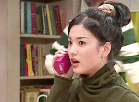 nhung-kieu-toc-tao-nen-xu-huong-cua-song-hye-kyo-qua-tung-thoi-ky-giadinhonline.vn 1