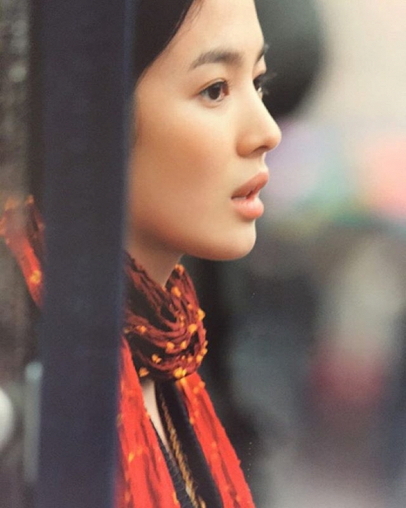 ve-dep-tu-nhien-tu-trung-nuoc-cua-song-hye-kyo-giadinhonline.vn 6