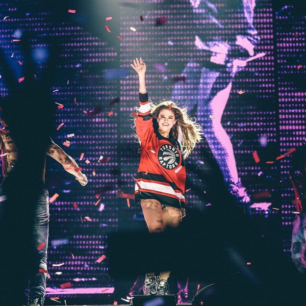 selena-gomez-quyen-ru-chet-nguoi-trong-tour-dien-moi-nhat-giadinhonline.vn 1