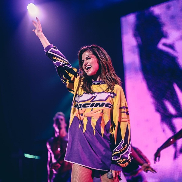 selena-gomez-quyen-ru-chet-nguoi-trong-tour-dien-moi-nhat-giadinhonline.vn 2