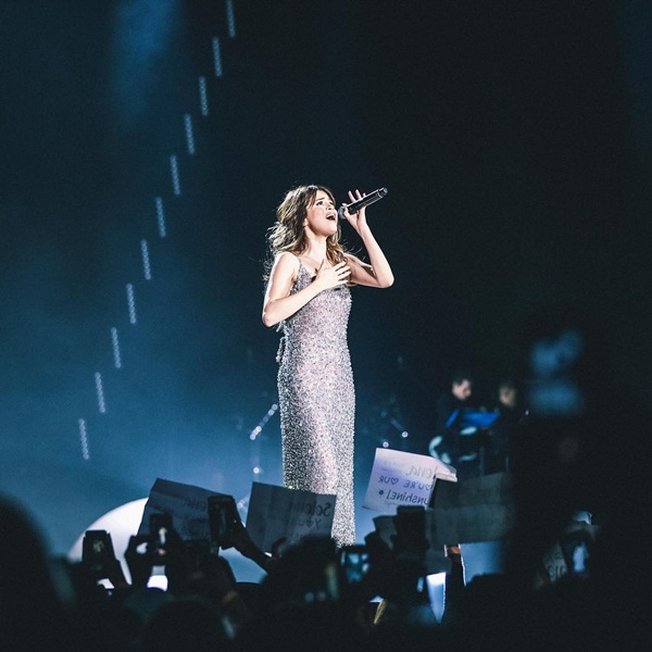 selena-gomez-quyen-ru-chet-nguoi-trong-tour-dien-moi-nhat-giadinhonline.vn 13