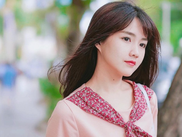 hotgirl-co-ve-dep-trong-nhu-giot-suong-mai-khuay-dao-cu-dan-mang-giadinhonline.vn 9
