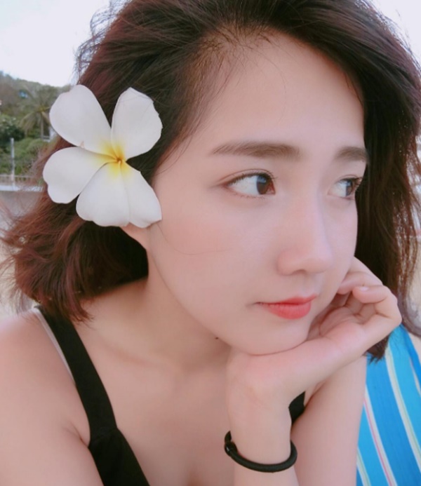 hotgirl-co-ve-dep-trong-nhu-giot-suong-mai-khuay-dao-cu-dan-mang-giadinhonline.vn 10