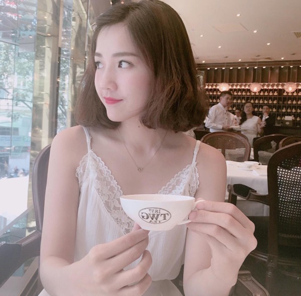 hotgirl-co-ve-dep-trong-nhu-giot-suong-mai-khuay-dao-cu-dan-mang-giadinhonline.vn 11