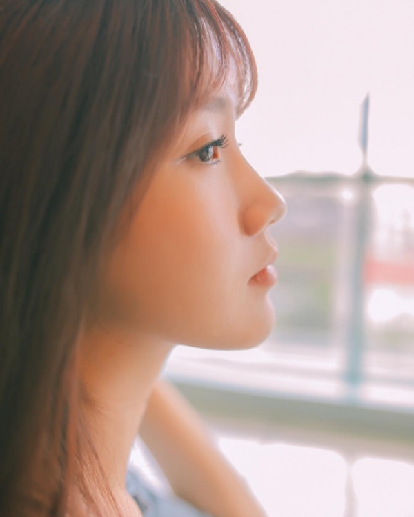 hotgirl-co-ve-dep-trong-nhu-giot-suong-mai-khuay-dao-cu-dan-mang-giadinhonline.vn 17