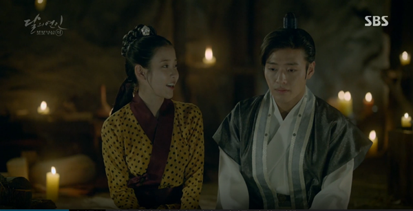 nguoi-tinh-anh-trang-tap-8-iu-tro-tai-trang-diem-cho-lee-jun-ki-giadinhonline.vn 4