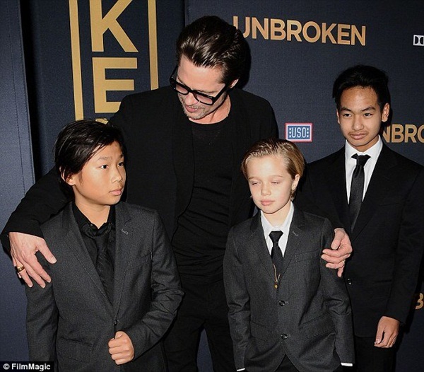 brad-pitt-khoc-vi-khong-duoc-gap-cac-con-sau-lum-xum-ly-hon-giadinhonline.vn 2