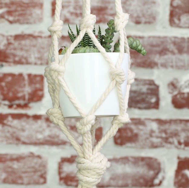 cach-dan-gio-tang-treo-cay-kieu-macrame--giadinhonline.vn 1