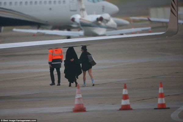 kim-kardashian-bi-di-sung-vao-dau-cuop-11-trieu-usd-nu-trang-giadinhonline.vn 3