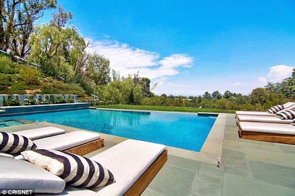 kylie-jenner-tu-tau-biet-thu-thu-tu-o-tuoi-19-giadinhonline.vn 2