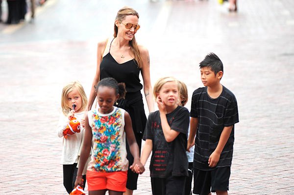 brad-pitt-hanh-phuc-gap-lai-cac-con-lan-dau-tien-sau-vu-ly-hon-giadinhonline.vn 2