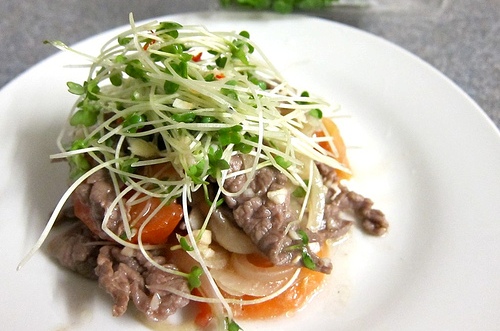 salad-rau-mam-tron-thit-bo-dam-da-hap-dan--giadinhonline.vn 1