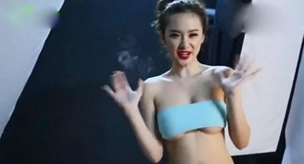 khong-phai-ngoc-trinh-nhung-my-nhan-nay-moi-mo-trao-luu-khoe-chan-nguc-giadinhonline.vn 4