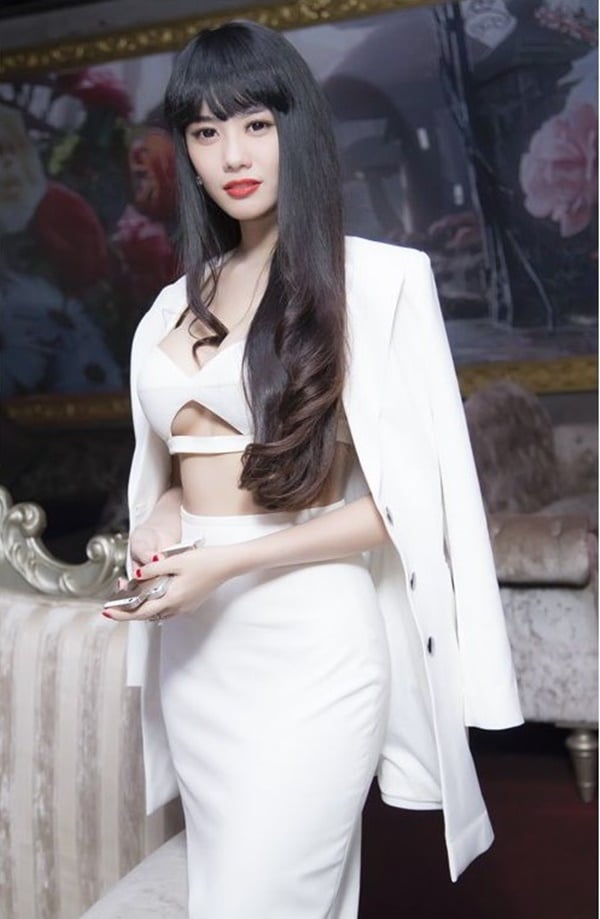 khong-phai-ngoc-trinh-nhung-my-nhan-nay-moi-mo-trao-luu-khoe-chan-nguc-giadinhonline.vn 11