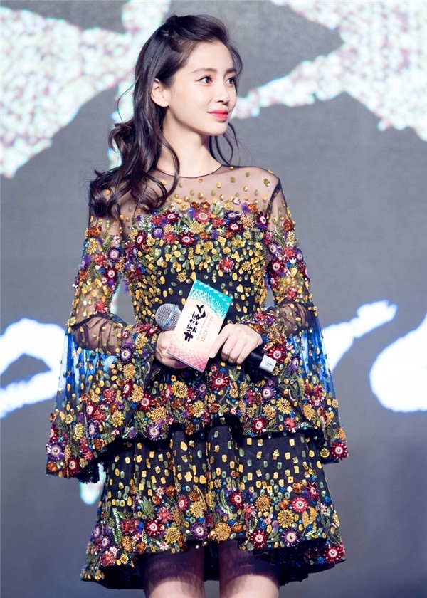 angela-baby-va-lam-tam-nhu-do-sac-tranh-chuc-ba-bau-dep-nhat-cbiz-giadinhonline.vn 7