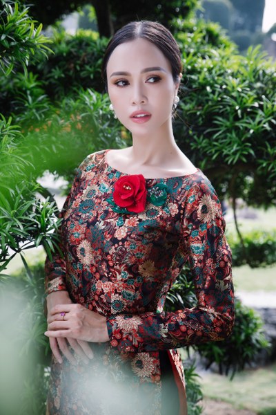 het-nong-bong-vu-ngoc-anh-dam-tham-trong-ao-dai-xuan-giadinhonline.vn 1