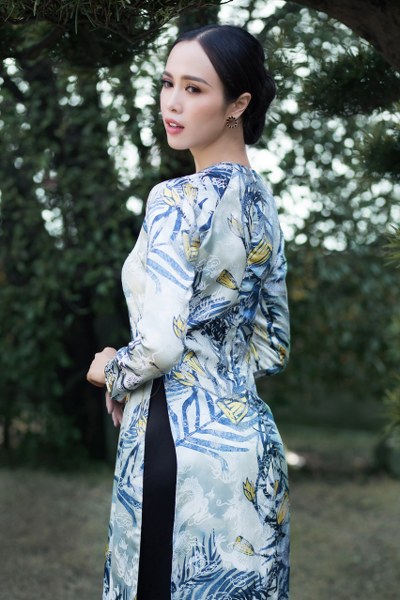 het-nong-bong-vu-ngoc-anh-dam-tham-trong-ao-dai-xuan-giadinhonline.vn 10