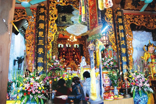 ram-thang-gieng-nen-di-chua-nao-o-ha-noi--giadinhonline.vn 1