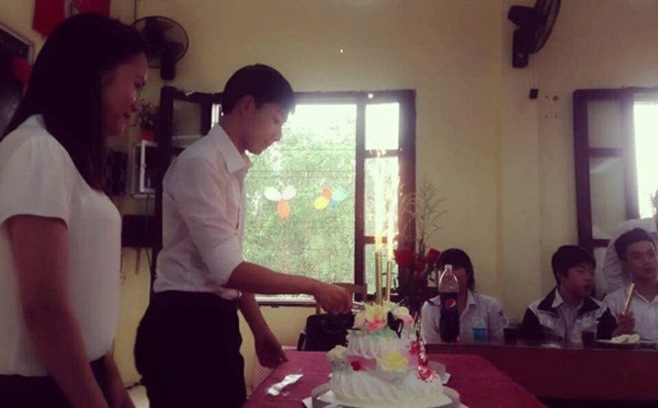 thay-giao-day-toan-cuc-dien-trai-khien-hoc-sinh-me-man-giadinhonline.vn 1