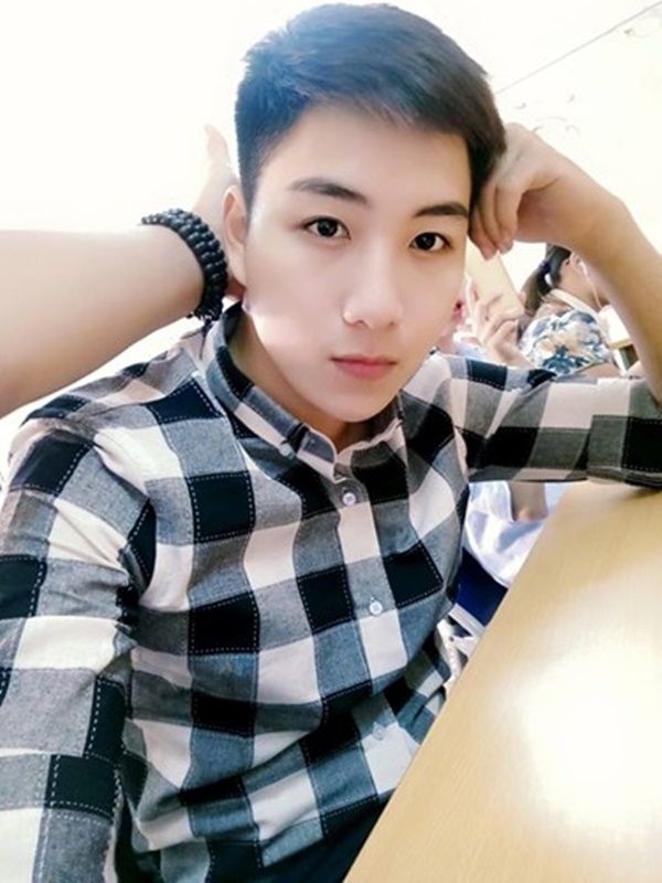 thay-giao-day-toan-cuc-dien-trai-khien-hoc-sinh-me-man-giadinhonline.vn 5