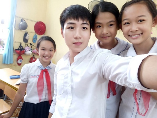 thay-giao-day-toan-cuc-dien-trai-khien-hoc-sinh-me-man-giadinhonline.vn 12