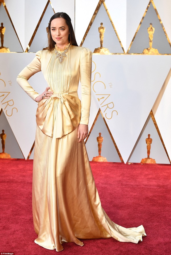 dau-tu-tien-ty-nhieu-my-nhan-van-lo-hang-dien-vay-quotxauquot-tai-oscar-2017-giadinhonline.vn 12