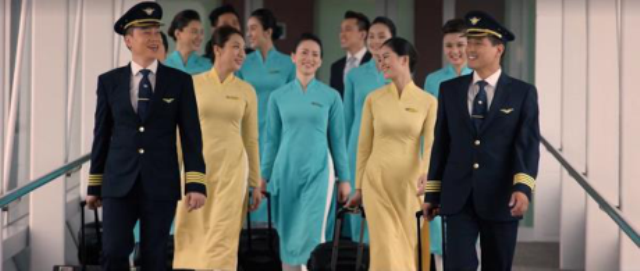 phi-cong-va-tiep-vien-vietnam-airlines-don-tim-khan-gia-voi-vu-dieu-soi-dong-giadinhonline.vn 1