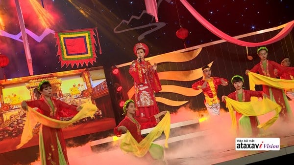mc-quynh-giang-bat-khoc-khi-hat-ve-huyen-tran-cong-chua-giadinhonline.vn 3
