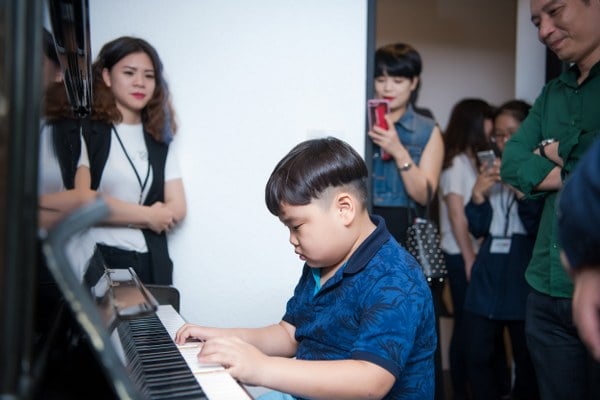 -my-linh-mo-hoc-vien-am-nhac-young-hit-young-beat-thu-2-giadinhonline.vn 10