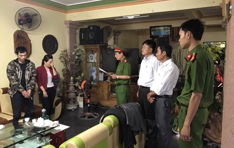 thanh-hoa-ke-cam-dau-sa-luoi-vu-lua-dao-thuoc-huong-than-giadinhonline.vn 1