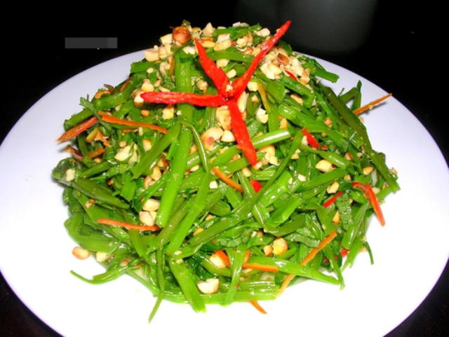 cach-lam-nom-rau-muong-don-gian-dua-com--giadinhonline.vn 1