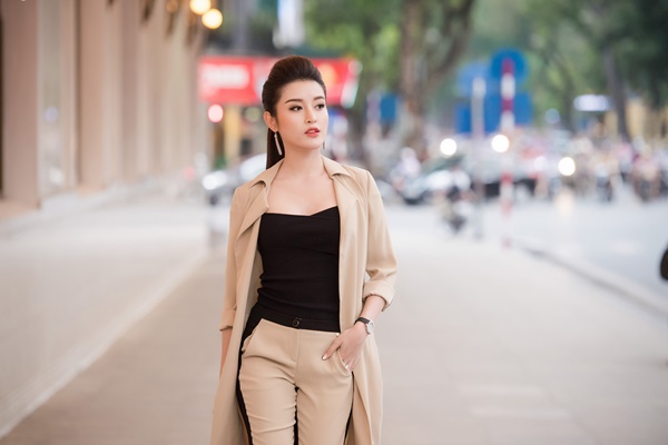 huyen-my-doi-phong-cach-ca-tinh-du-tiec-sau-scandal-giadinhonline.vn 7