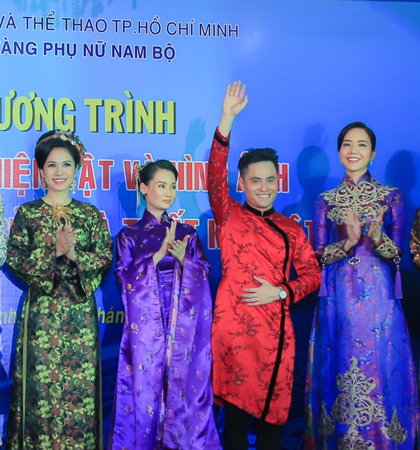 trao-ky-vat-cho-bao-tang-phu-nu-nam-bo--giadinhonline.vn 3