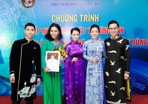 trao-ky-vat-cho-bao-tang-phu-nu-nam-bo--giadinhonline.vn 7