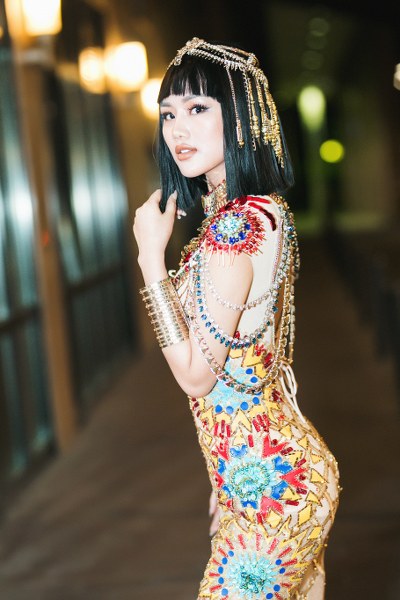 a-hau-lam-thuy-anh-hoa-nu-hoang-ai-cap-ha-ho-nhu-cong-chua-giadinhonline.vn 3