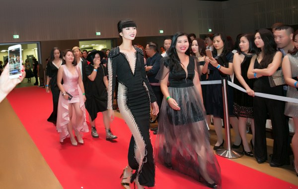 a-hau-lam-thuy-anh-hoa-nu-hoang-ai-cap-ha-ho-nhu-cong-chua-giadinhonline.vn 5