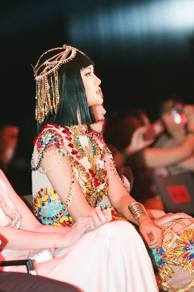 a-hau-lam-thuy-anh-hoa-nu-hoang-ai-cap-ha-ho-nhu-cong-chua-giadinhonline.vn 11