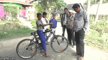 Cậu bé 14 tuổi chế tạo xe đạp chạy bằng xăng giá 6,5 triệu đồng
