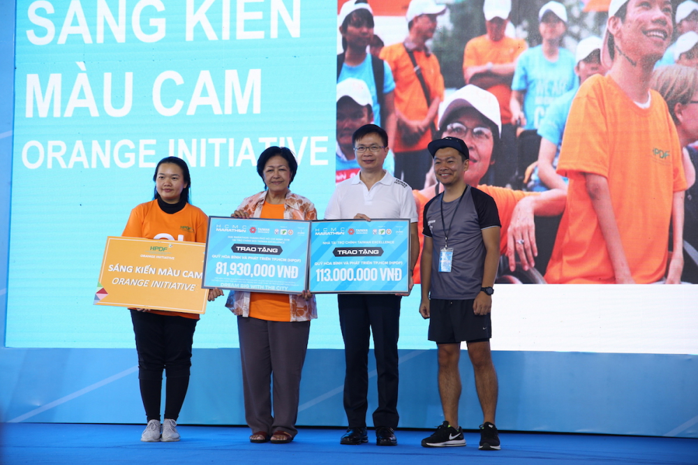 Taiwan Excellence & HCMC Marathon 2018 quyen gop cho Sang kien Mau cam