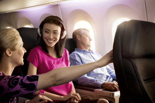 2. Air New Zealand_7879 Dreamliner_Premium Economy_Service_1500x1000