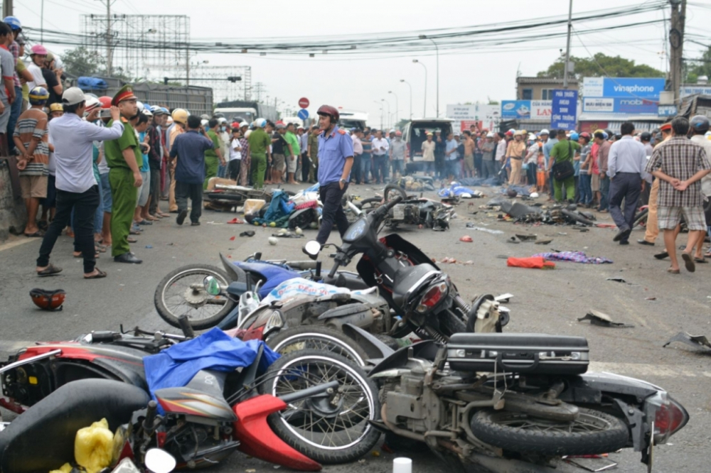 tai-xe-container-tong-hang-loat-xe-may-o-long-an-duong-tinh-voi-ma-tuy-bb-baaadNmCd4