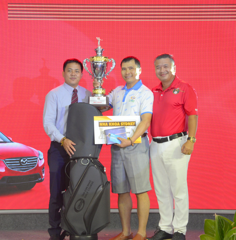 Golfer Nguyễn Quốc Tình đoạt giải Best Gross.