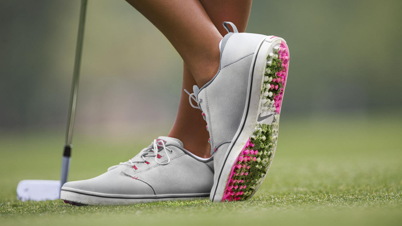 Giày golf Nike có tính năng nổi bật là thông thoáng và ma sát tốt