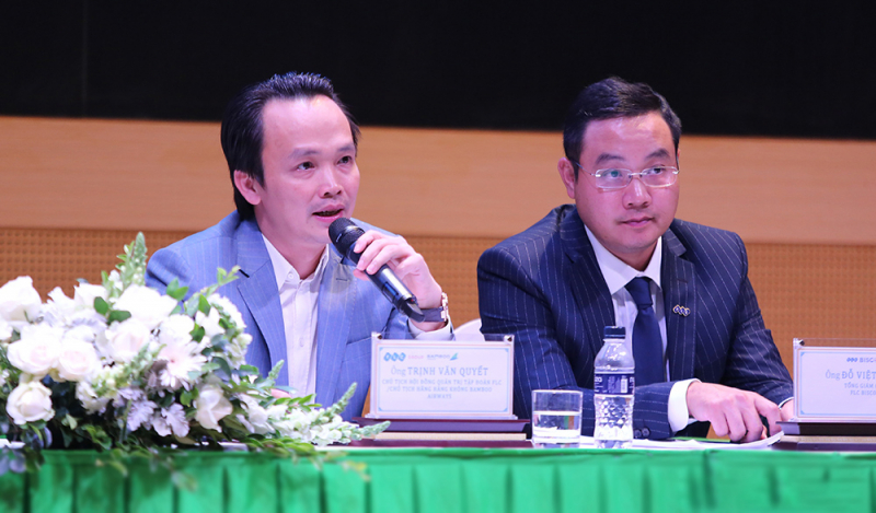 Chủ tịch Tập đoàn FLC Trịnh Văn Quyết (trái) tại buổi lễ công bố giải golf