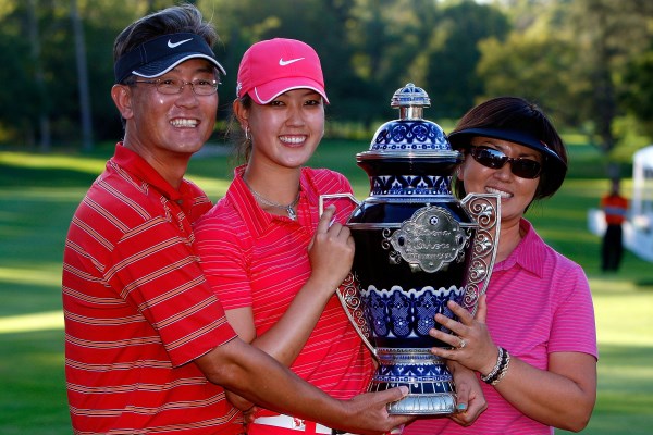 Cha của Michelle Wie là giáo sư Đại học Hawaii, mẹ là tay golf nghiệp dư từng dự thi Hoa hậu Hàn Quốc